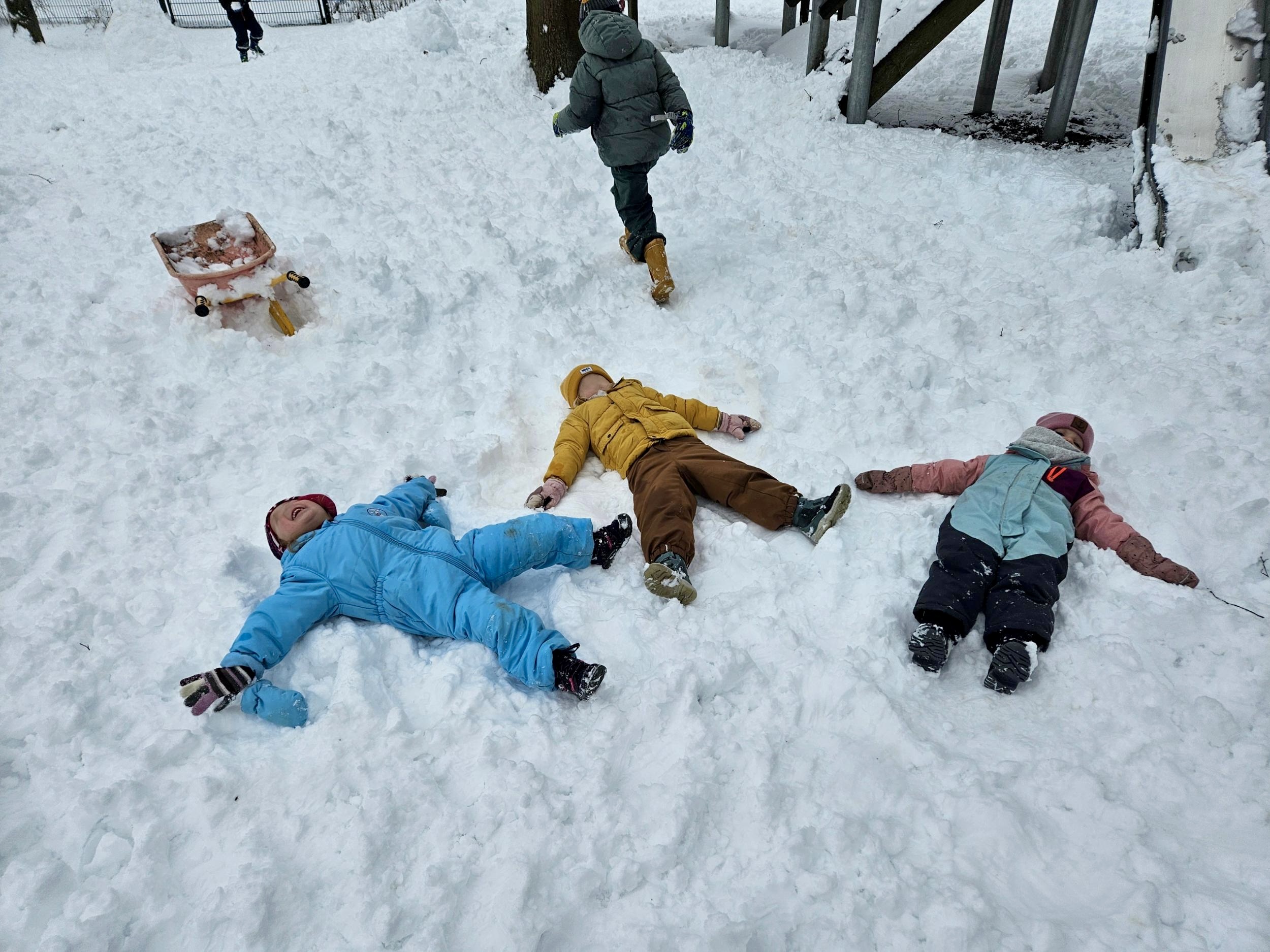 Schneeengel werden gezaubert